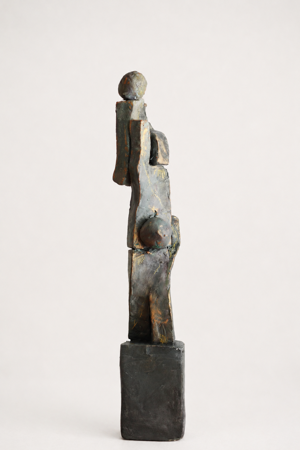 Acrobat Tower, a tall clay sculpture of interlocking human figures by Sam Beukeboom